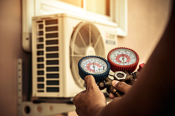 Professional Hvac technician working in Zanesville, IN